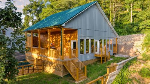 Cabin w Hot Tub Game Room Scenic Smoky Mountain Views Perfect by AvantStay