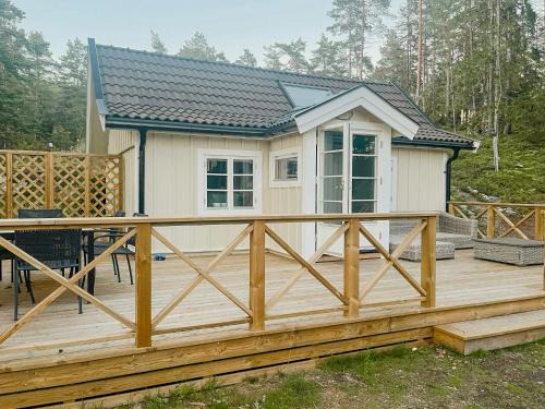 Cabin With Private Beach At Ingarö