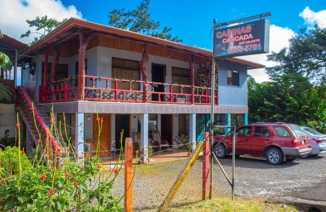 Cabinas Cascada Rio Celeste