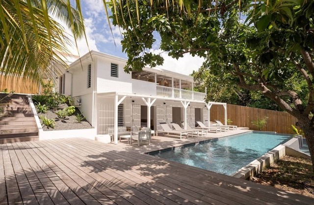 Cabins - villa, pool, walking beach, tropical garden