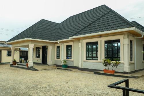 Cacecy 2 Bedroom Luxury Home