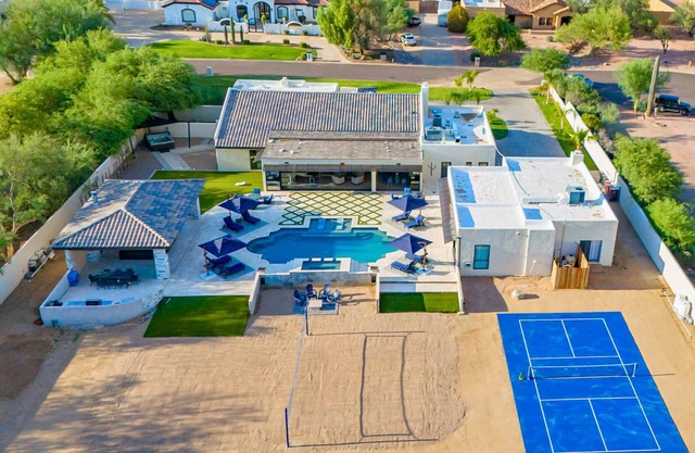 Cactus Stone | 9 Bedroom 6.5 Bathroom 18 Beds