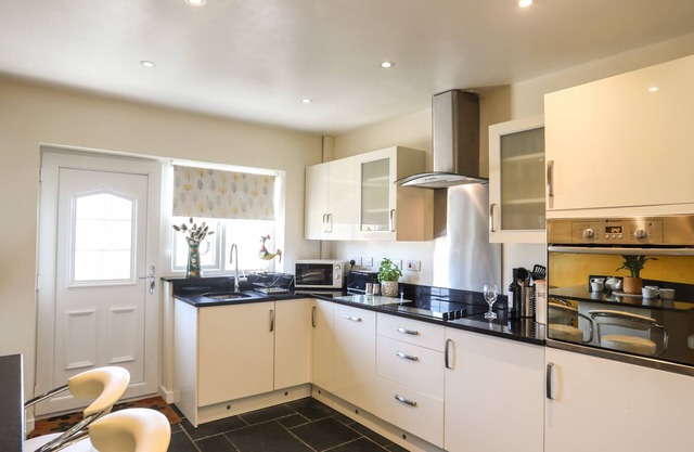 CAE CAPEL, pet friendly, with open fire in Pentraeth