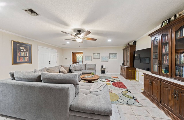 Cajun Stays: Charming 3BR Ranch House Near Lafayette - Family & Work Friendly