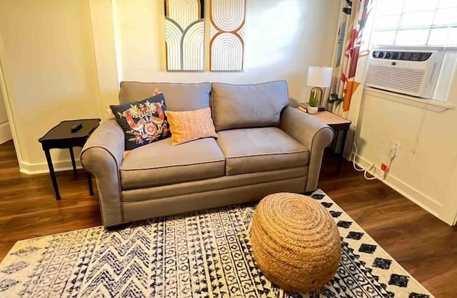 Cajun Stays - Mid-city Bungalow Pool and Sauna