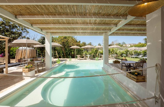 Calacala rooms, restaurant & farm experience
