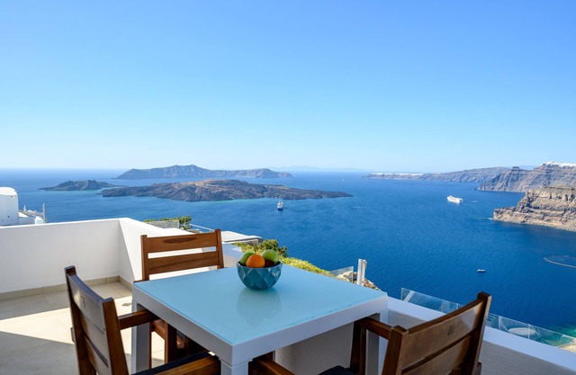 Caldera St. Spectacular view of Santorini's caldera