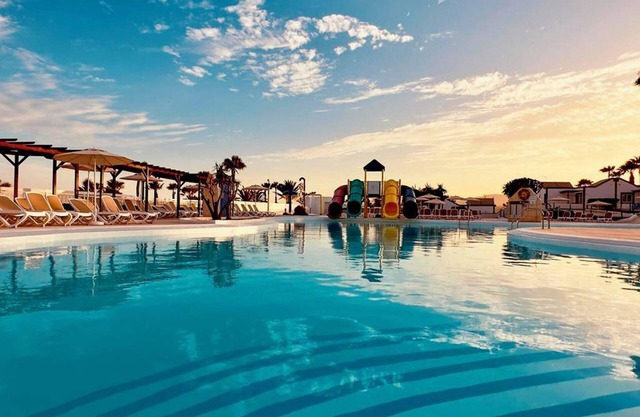 Caleta de Fuste Apartment- Sleeps4- Pool- Garden