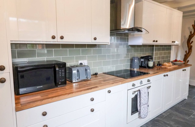 CALIDUM COR, pet friendly, with open fire in Misterton