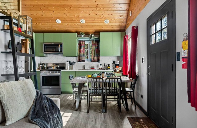 Calipe Cottage + Steam Sauna + BBQ + Hot Tub