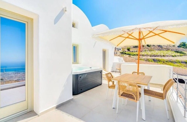 Calistina Villa, Sea View & Private Jacuzzi Bliss