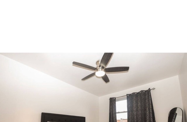 Calm 1-bedroom private room located in a house in Brooklyn with AC, WiFi