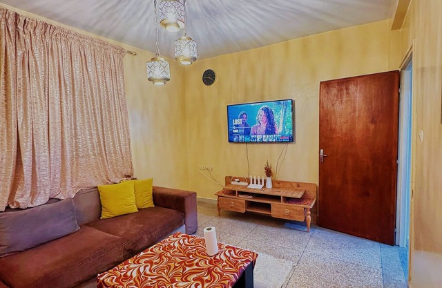 Calm Central Stay Near Beach - High-Speed WiFi, Free Parking