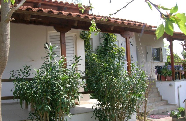 Calm located, amid an olive grove, close to the beach, wifi | holiday house Ilia