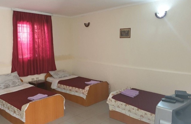 Calm motel near the city center with great family accomodations and free parking