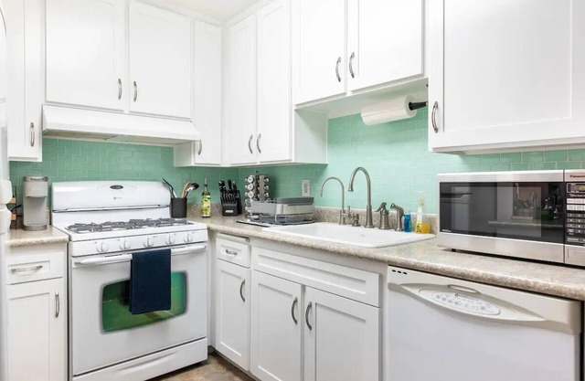 ⭐Calming Escape to OC - 15m to Disneyland, South Coast Plaza, King + Queen Bed⭐