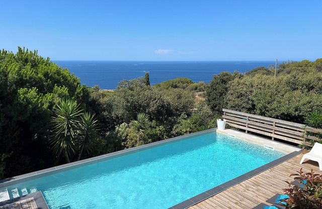 CALVI EXCEPTIONAL, UNIQUE, PANORAMIC SEA VIEW, MODERN VILLA, SWIMMING POOL 8 people