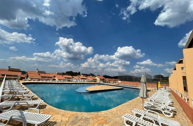 Camas Confortáveis, Churrasqueira, Jacuzzi Aquecida, sol o ano Inteiro e Paz!