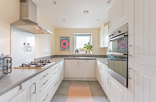 Cambourne Gem, Fast Wifi, Private Parking