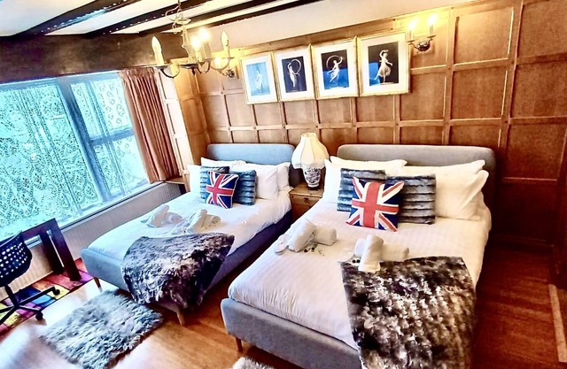 CAMBRIDGE PREMIUM LUXURY 4 Bedroom Large House with Parking| 5 mins to River Cam
