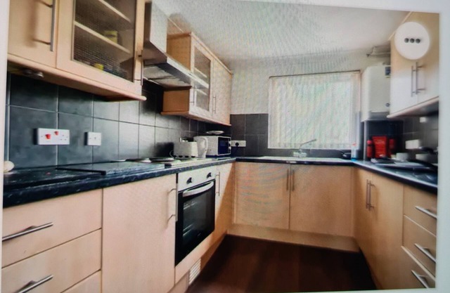 Cameron close 3 bedroom apartment free parking free WiFi