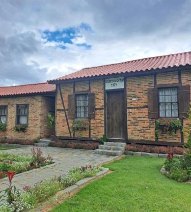 Caminhos da Serra do Tabuleiro - Casa Centenária Enxaimel 1915