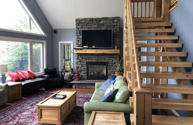 Camp David Beautiful five bedroom cottage-Private Beach