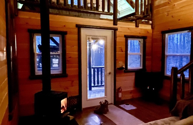 Camp Newbury: 100% off grid. 2 log cabins, pavilion, trails and shooting range.