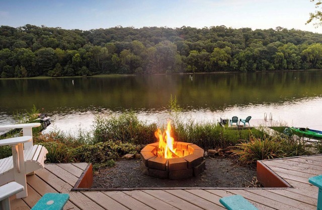 Camp Patowmack - Riverfront, Hot Tub, and Sauna!