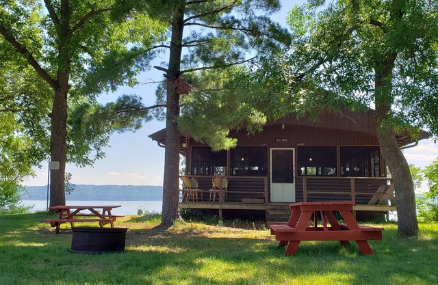 Camp Pepin's JJ Saul Cabin - Fall asleep to the Rippling Waters of Lake Pepin