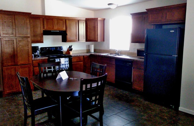 Campbell's Clean & Comfortable Modern Duplex 4662B