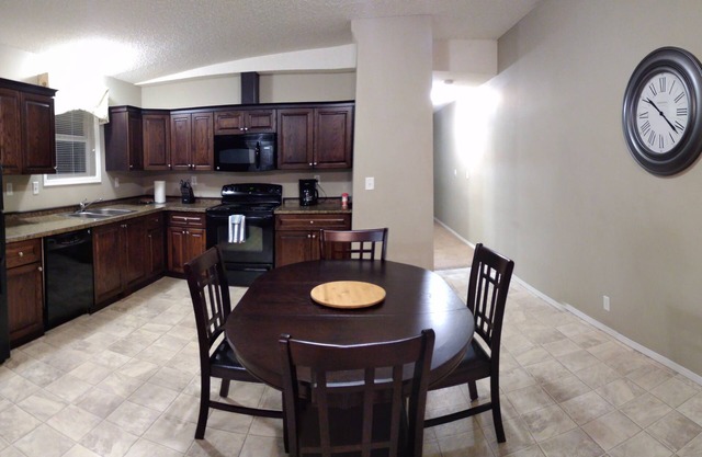 Campbell's Clean & Comfortable Modern Duplex 4472A