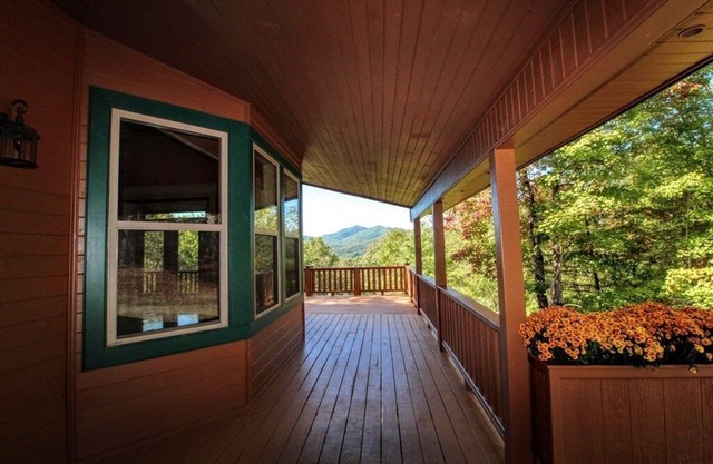 Campfire Mountain - mountain views & fire pit