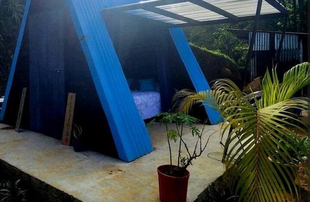 Campground glamping with full kitchen and amazing view of the Turrialba Volcano.