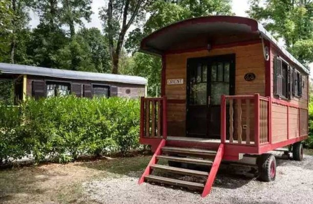 Camping 2 étoiles - Piscine - eecebc
