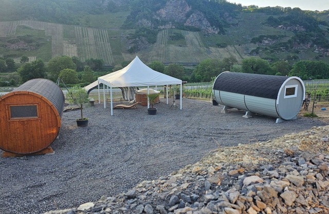 Camping barrel Odin with HotTube in the beautiful Burger vineyards