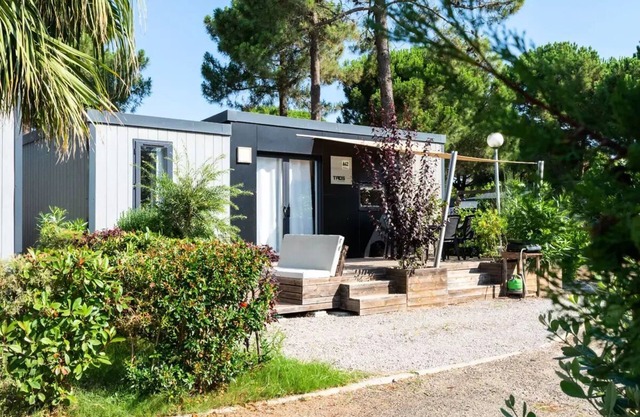 Camping Les Mûriers * - 3-Room VIP Cottage for 4 People with Air Conditioning + TV
