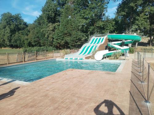 camping nature le Valenty mobil-home-Dordogne panoramique clim piscine