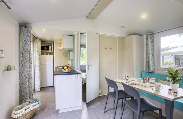 Camping Romanée Le Cormoran* - 3-room Comfort mobile home for 4 people