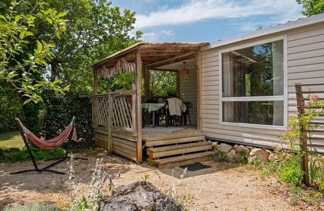 Campsite Les 3 Cantons* - Mobile home Loggia 3 rooms 4 persons