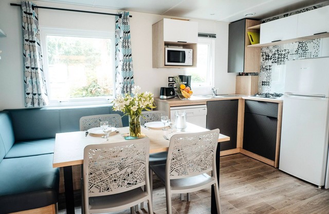 Campsite Le Domaine de Beaulieu * - 5-room mobile home 10 people (attention 8 adults maximum)