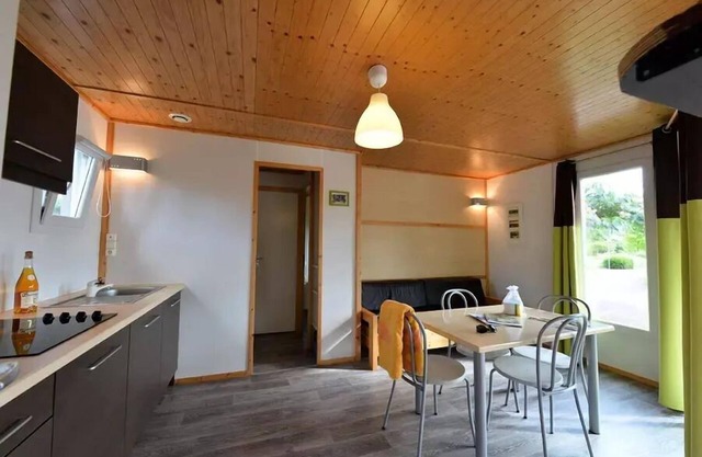 Campsite maeva Respire Domaine de Kervallon * - Chalet Comfort Premium 3 Rooms 4 People + TV