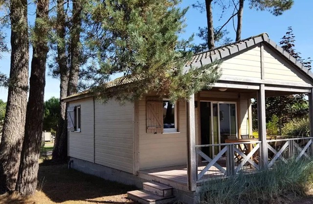 Campsite maeva Respire Domaine de Kervallon * - Chalet Comfort Premium 3 Rooms 4 People + TV