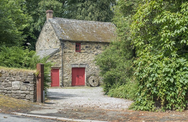 Camrose Mill, Holiday Property Camrose, Sleeps 4, 2 bedrooms, bathrooms