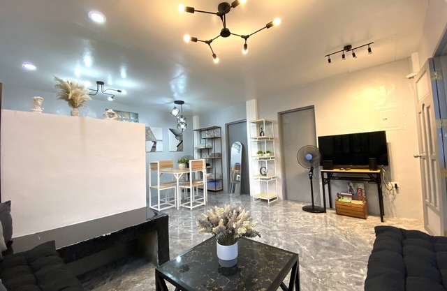 Can Accommodate up to 10 Guests - Near Virac Airport