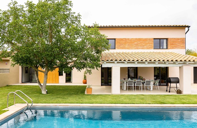 Can Candiu. Establecimiento de 2 Casas Enteras