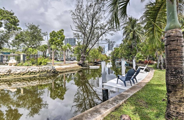 Canal-Front Condo Walk to Downtown Ft Lauderdale!