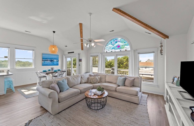 Canal Front, Dog Friendly, Dock & Hot Tub