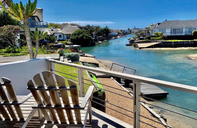 CANAL HOUSE: Waterfront property for rent