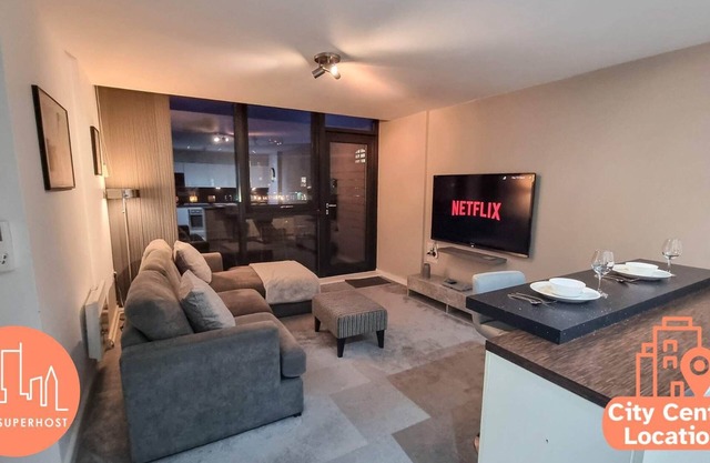 Canal Side Flat by City SuperHost